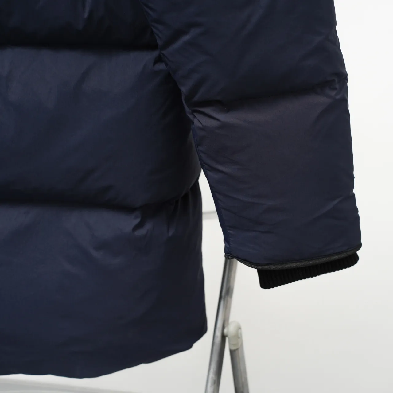 P940 CANADA GOOSE丨Canada Goose 2801 armband mid-length hooded down jacket Color: Dark Blue Size: XS-XXL
